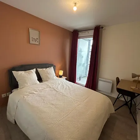 Large Bright T4, Tram, Parking Appartement *