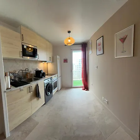 Apartment Large Bright T4, Tram, Parking *