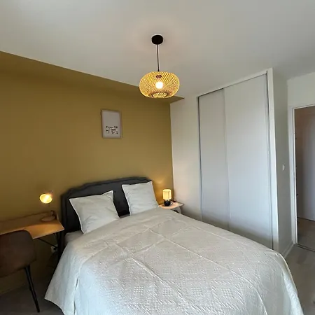 Large Bright T4, Tram, Parking Apartment