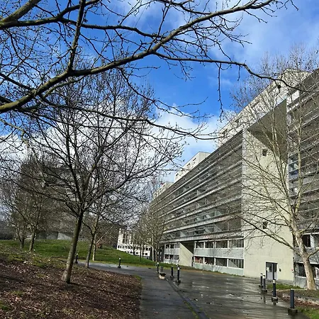 Apartment Large Bright T4, Tram, Parking