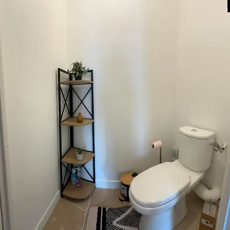 Large Bright T4, Tram, Parking Apartment *