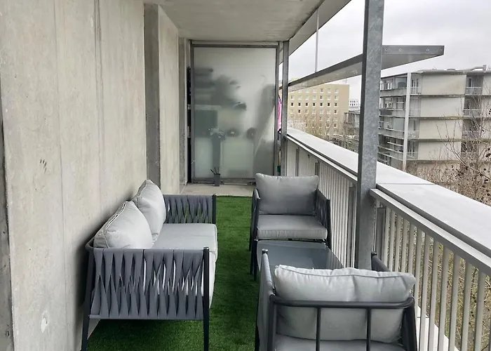 Apartamento Large Bright T4, Tram, Parking