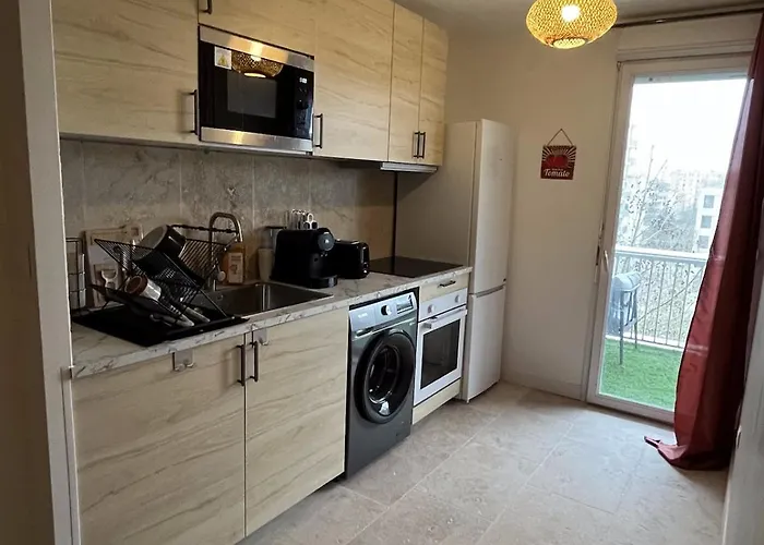 Large Bright T4, Tram, Parking Apartamento *