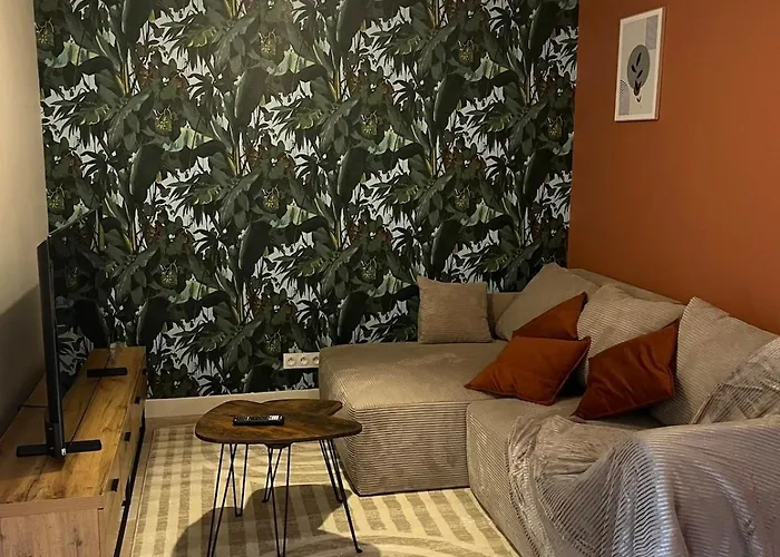 Large Bright T4, Tram, Parking