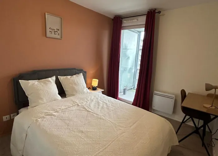 Large Bright T4, Tram, Parking Apartamento *