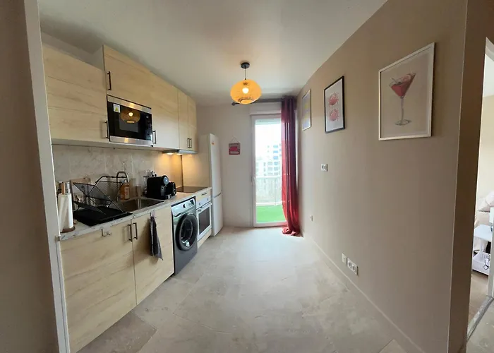 Apartamento Large Bright T4, Tram, Parking *