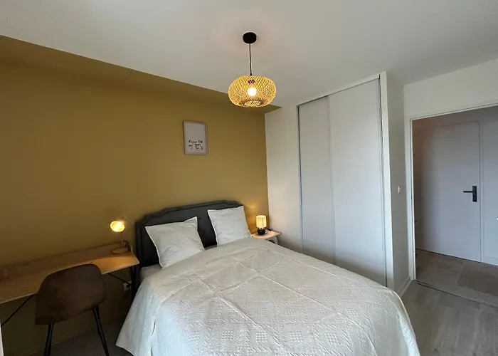 Large Bright T4, Tram, Parking Apartamento