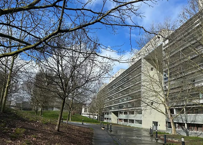 Apartamento Large Bright T4, Tram, Parking