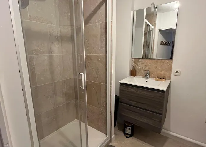 Large Bright T4, Tram, Parking Apartamento *