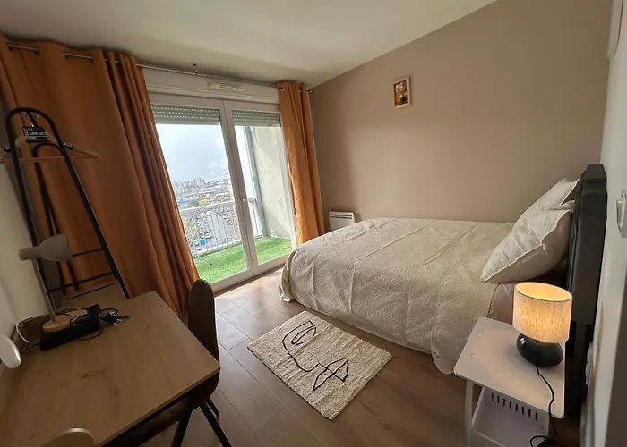 Large Bright T4, Tram, Parking Apartamento Burdeos