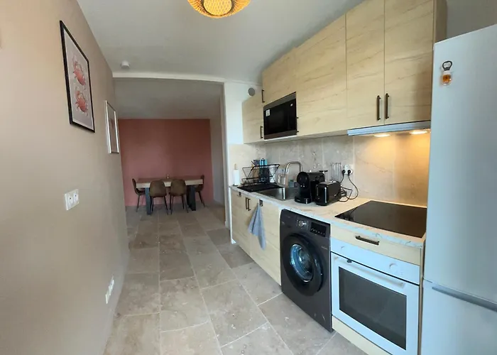 Апартаменты Large Bright T4, Tram, Parking Бордо