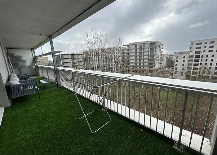 Large Bright T4, Tram, Parking Apartment Bordeaux