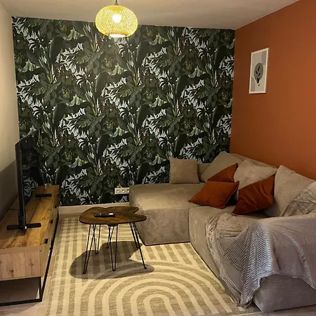 Large Bright T4, Tram, Parking